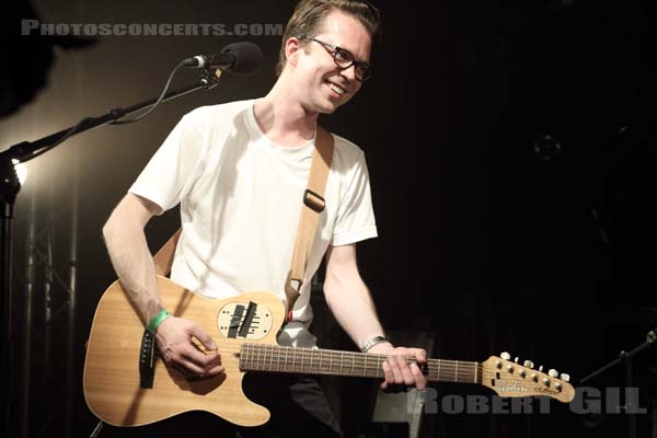 TOM VEK - 2014-06-12 - PARIS - La Fleche d'Or - 